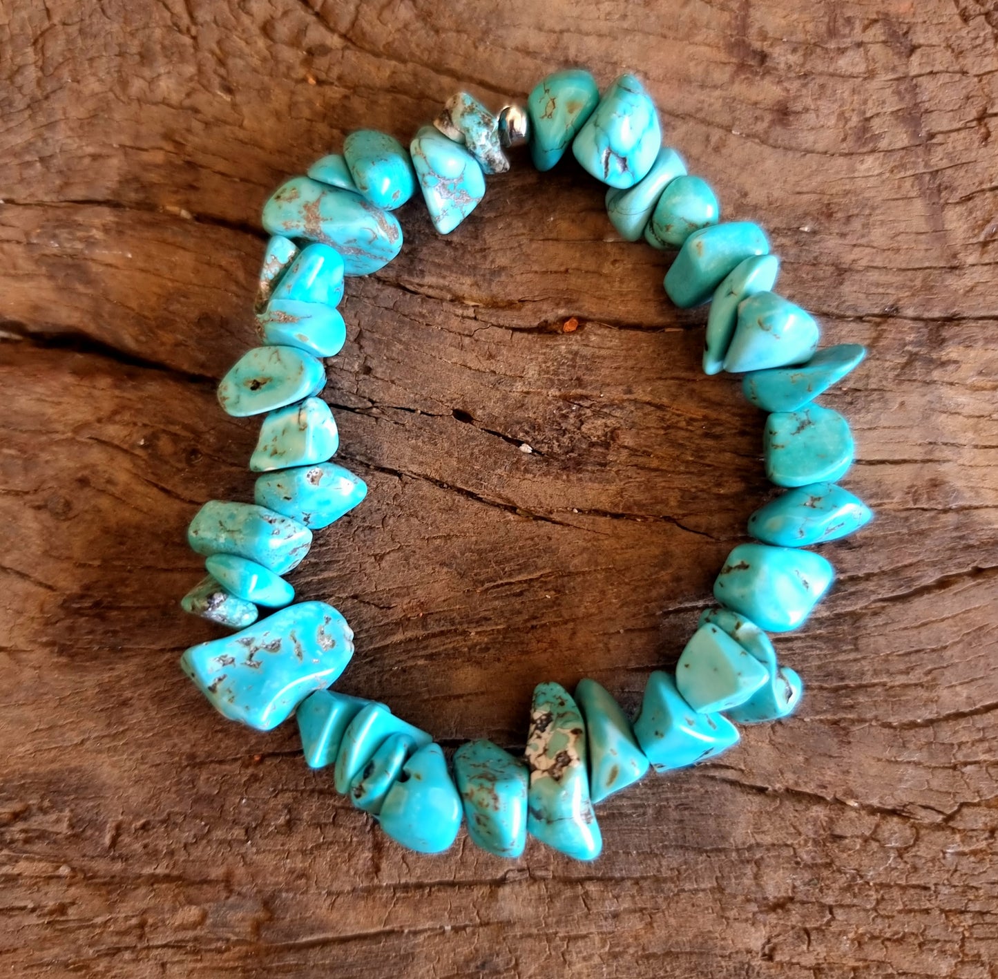 HOWLITE TURQUISE CHIPPED BRACELET - GOOD LUCK