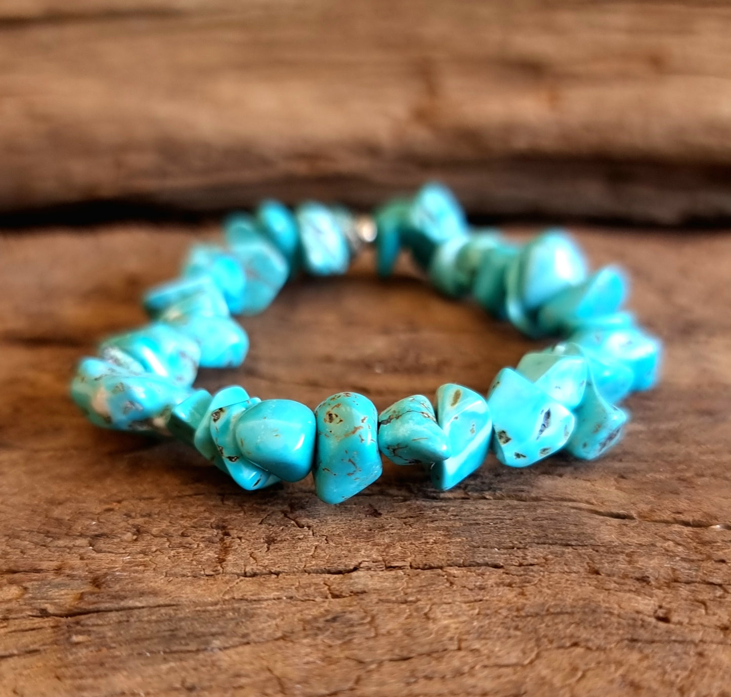 HOWLITE TURQUISE CHIPPED BRACELET - GOOD LUCK