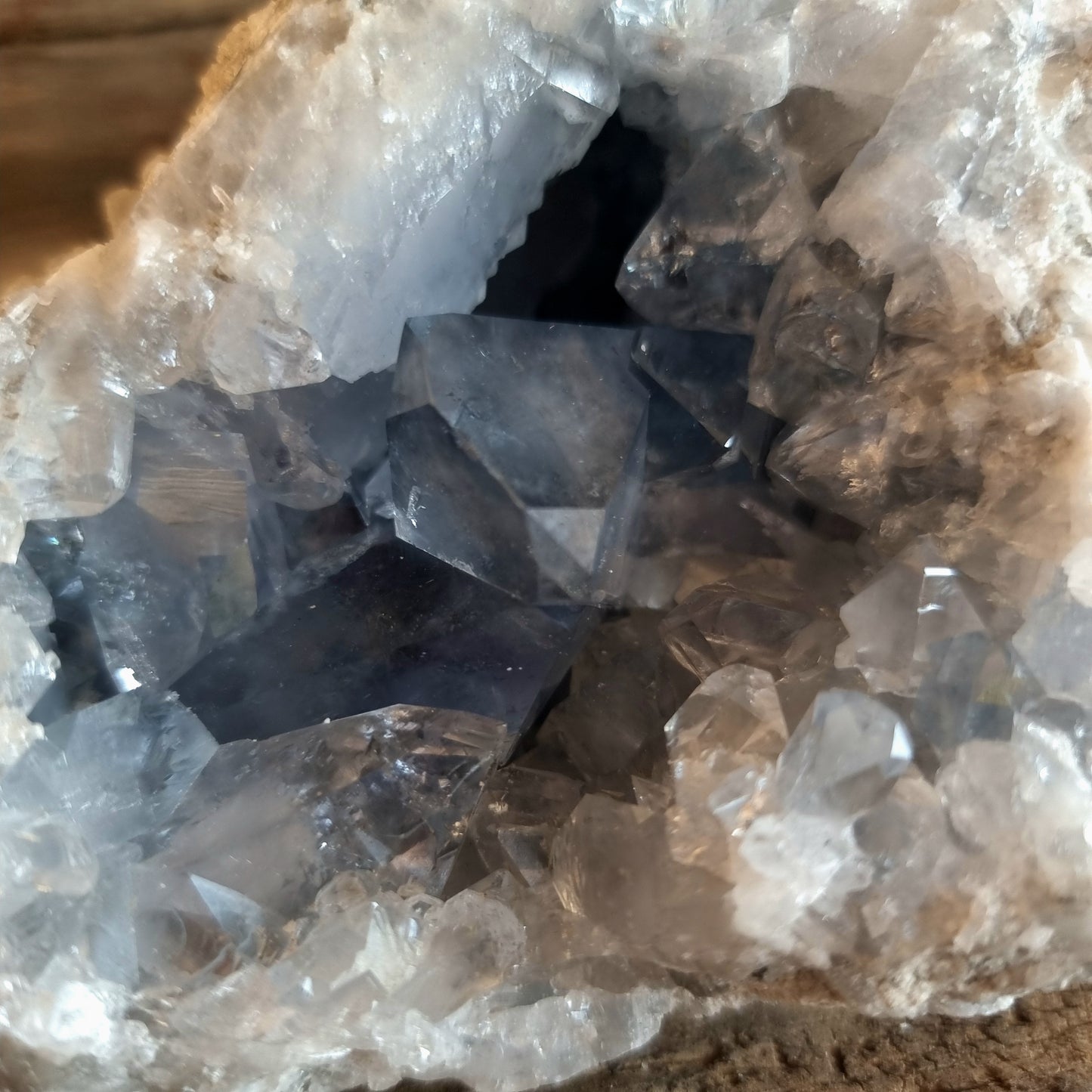 BLUE CELESTITE GEODE CLUSTER 1.4 kg - CLAIRVOYANCE