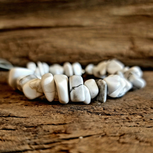 HOWLITE WHITE CHIPPED BRACELET - THE HIGHER REALM STONE