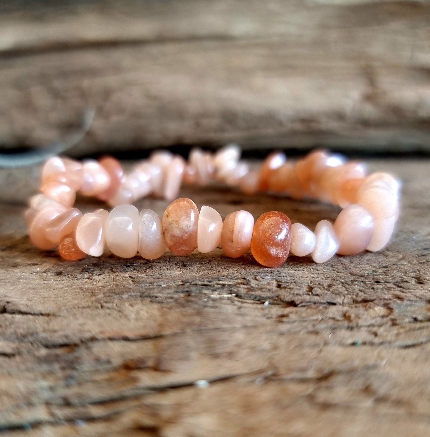 CHAMPAGNE MOONSTONE CHIPPED BRACELET - SPIRITUAL HEALING