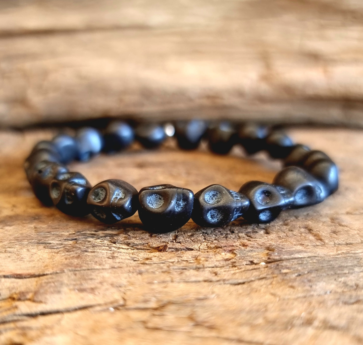 BLACK HOWLITE SKULL BRACELET 8 mm - HIGHER REALMS
