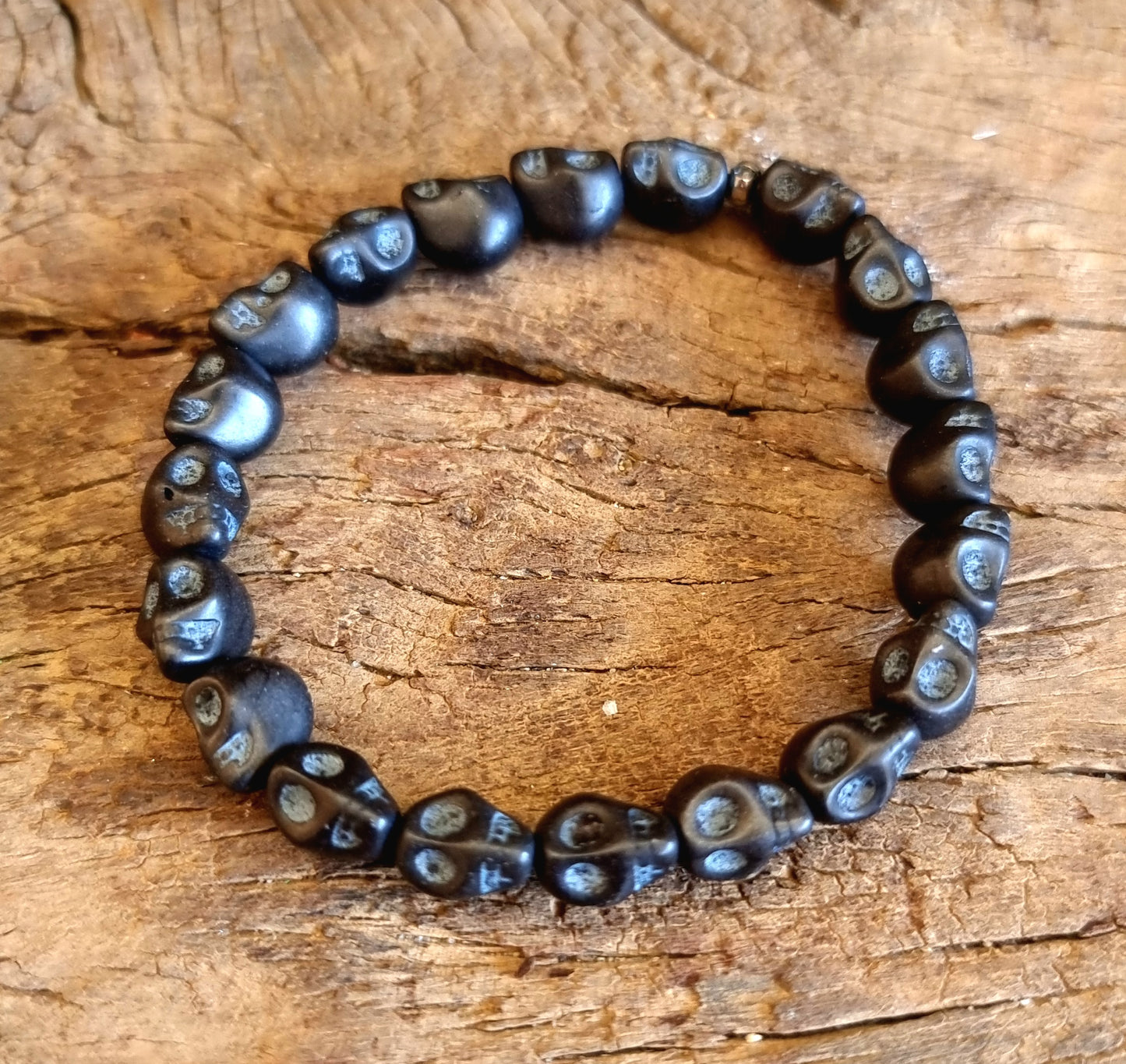 BLACK HOWLITE SKULL BRACELET 8 mm - HIGHER REALMS