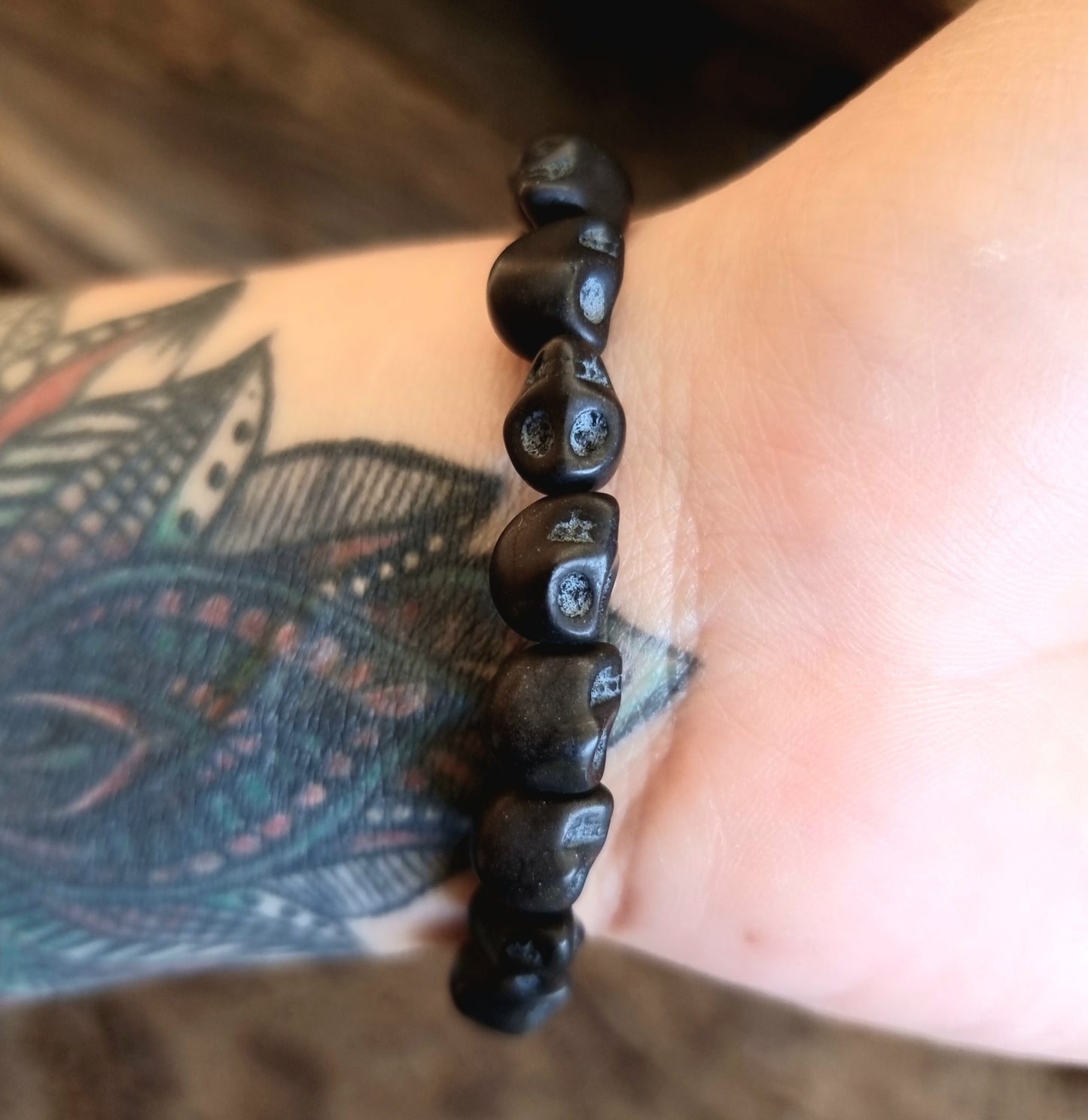 BLACK HOWLITE SKULL BRACELET 8 mm - HIGHER REALMS