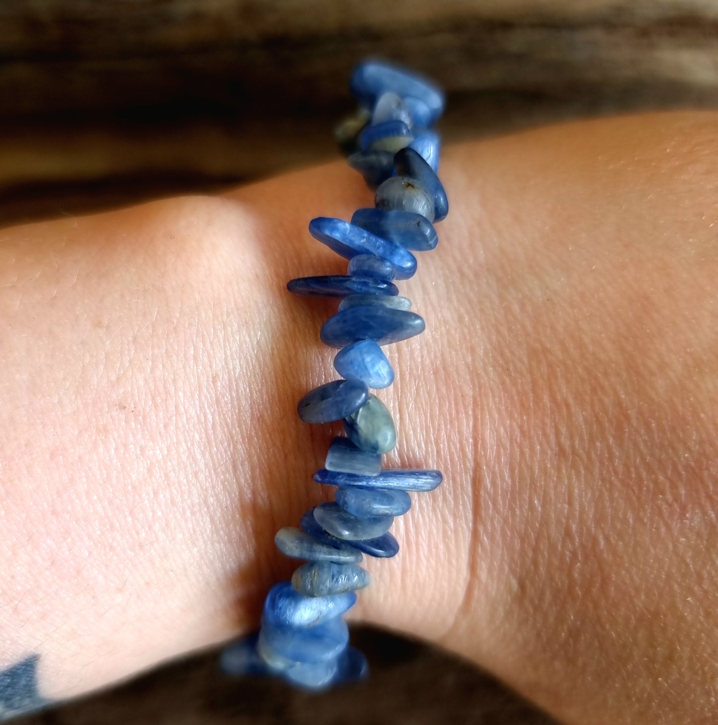 BLUE KYANITE CHIPPED BRACELET - GROUNDING