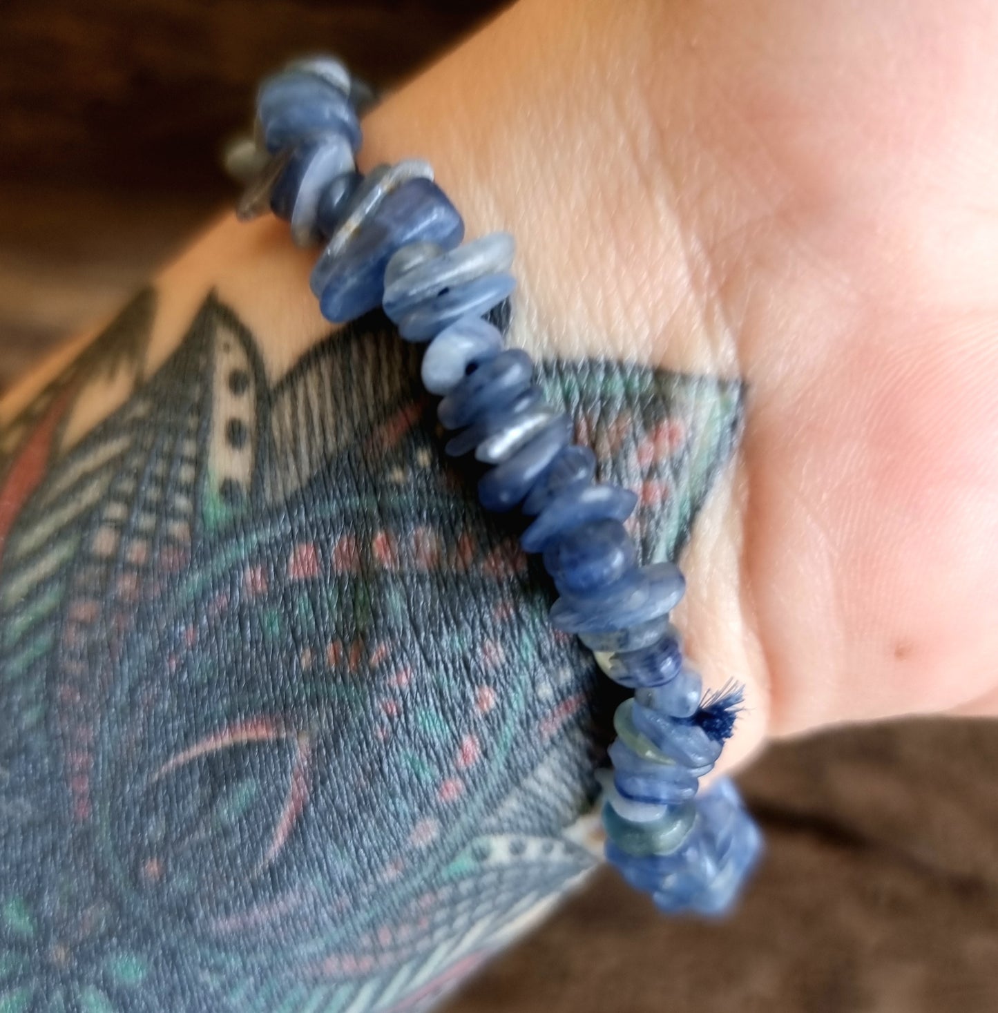 BLUE KYANITE CHIPPED BRACELET - GROUNDING