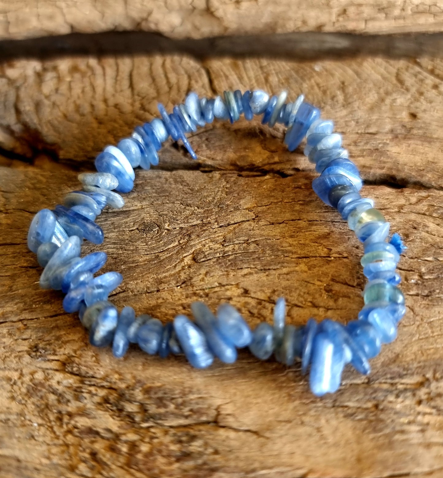 BLUE KYANITE CHIPPED BRACELET - GROUNDING