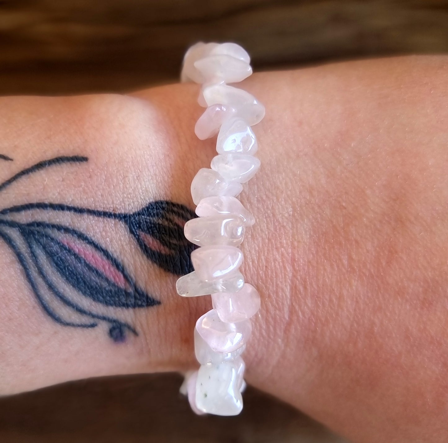 ROSE QUARTZ SMALL CHIPPED BRACELET - LOVE