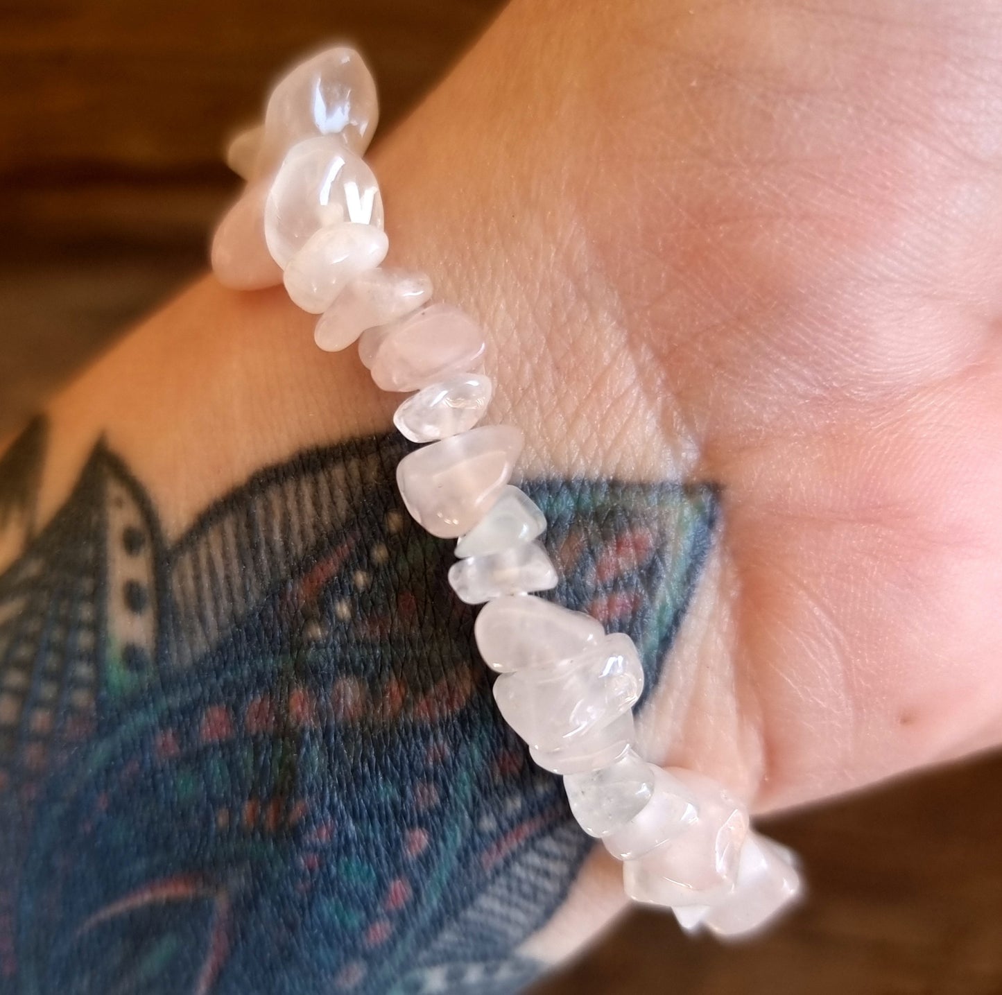 ROSE QUARTZ SMALL CHIPPED BRACELET - LOVE