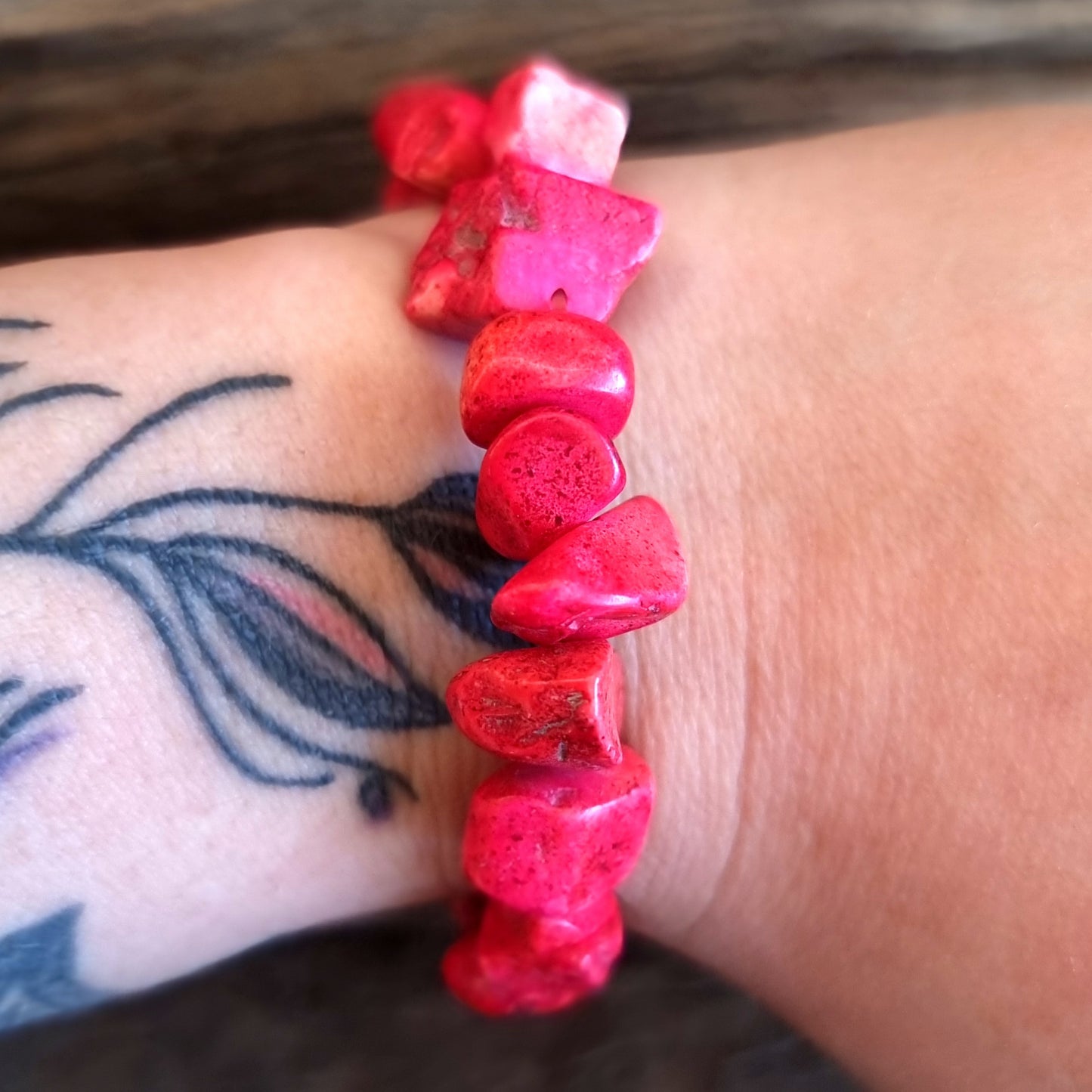HOWLITE RED CHIPPED BRACELET - THE HIGHER REALM STONE
