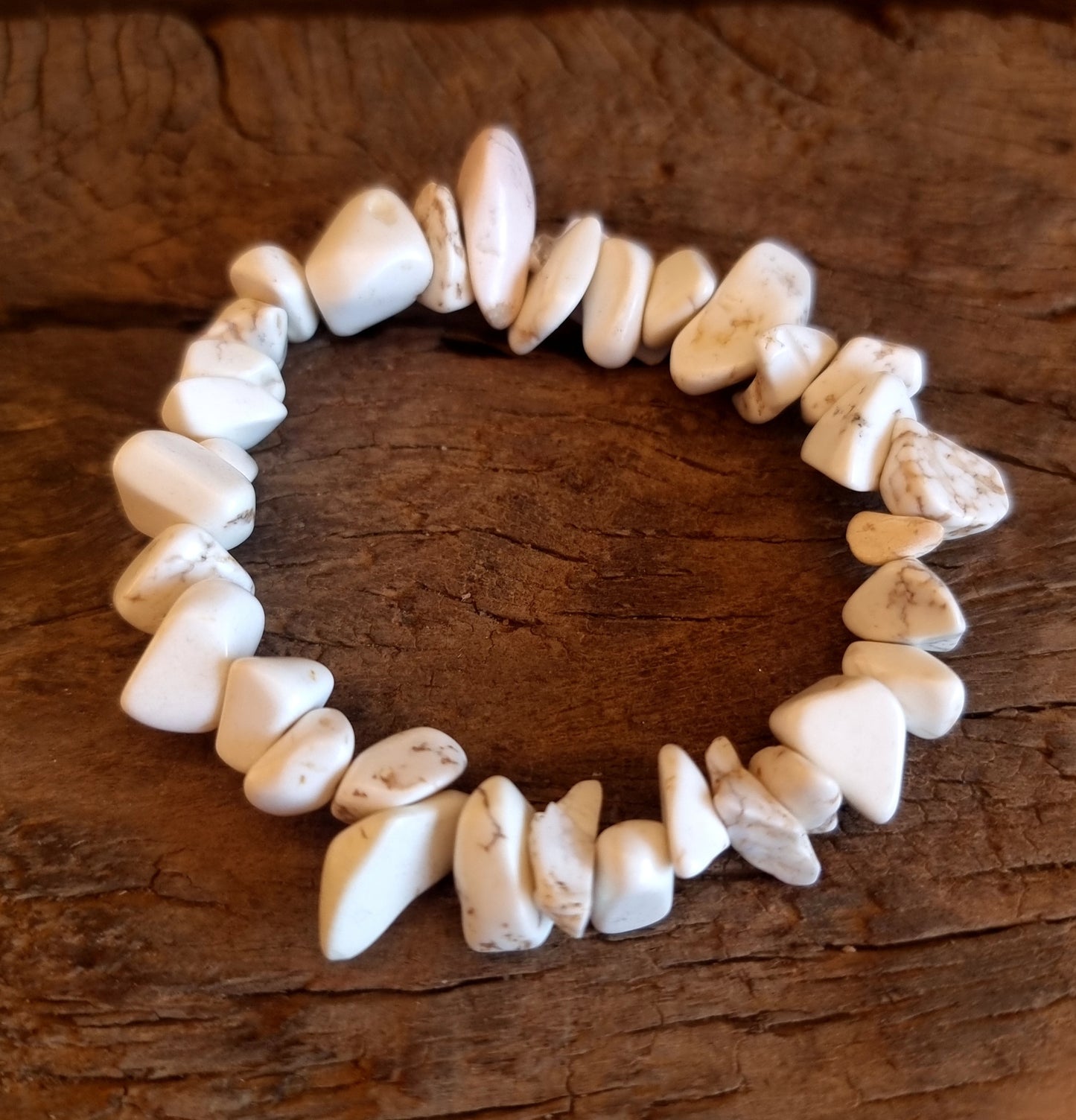 HOWLITE CREAM CHIPPED BRACELET - THE HIGHER REALM STONE
