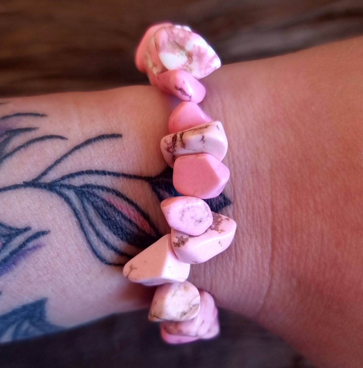 HOWLITE PINK CHIPPED BRACELET - THE HIGHER REALM STONE
