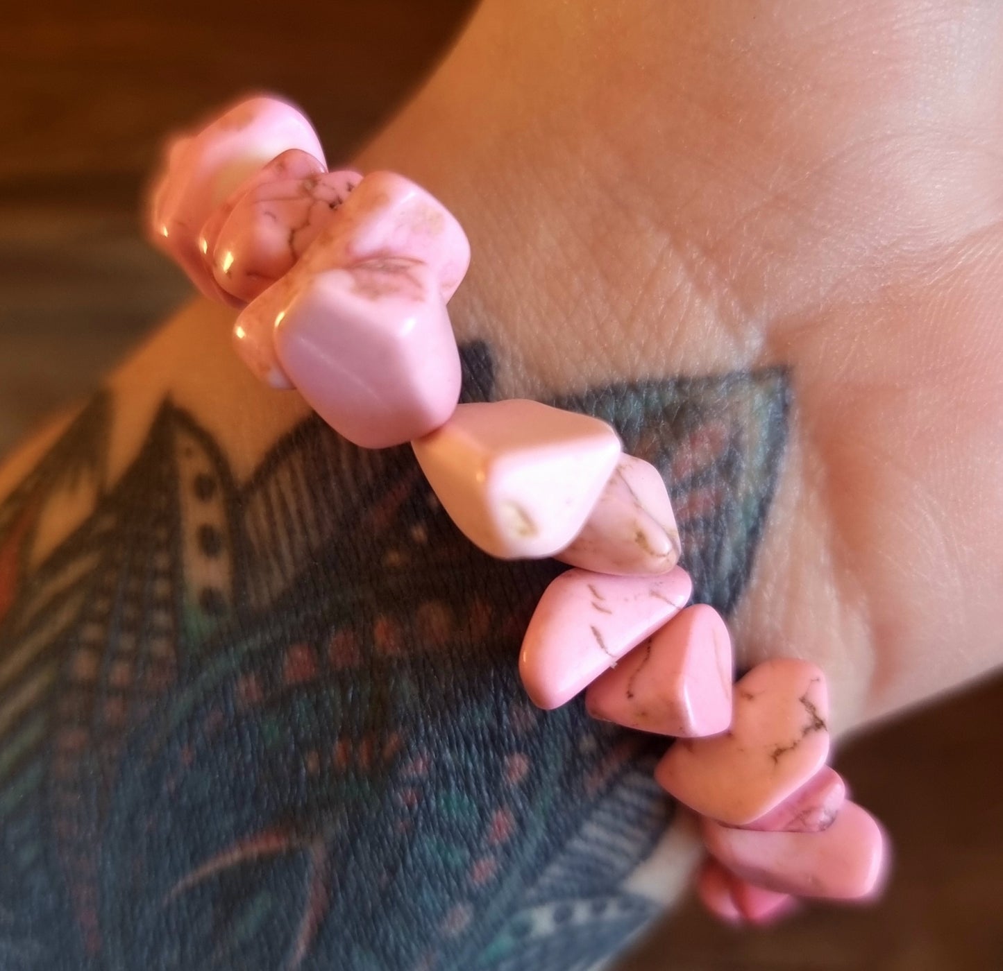 HOWLITE PINK CHIPPED BRACELET - THE HIGHER REALM STONE