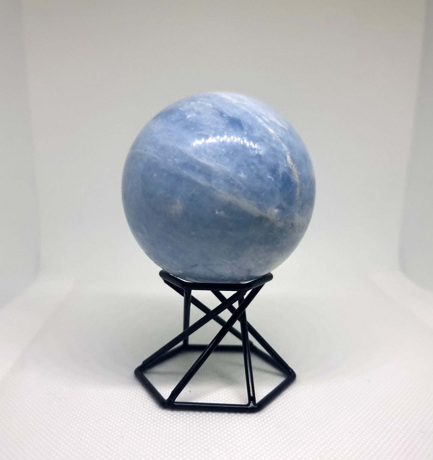 BLUE CALCITE POLISHED SPHERE (D) 6 cm - COMMUNICATION