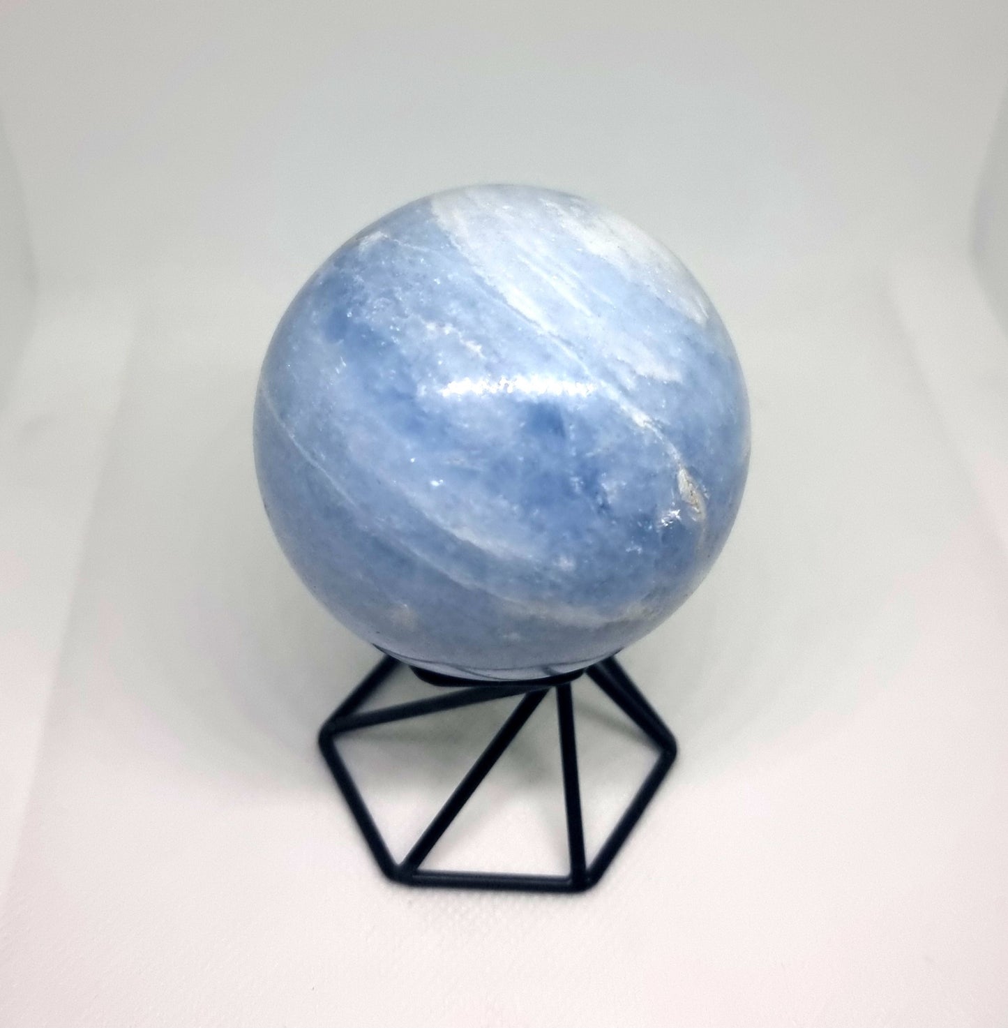 BLUE CALCITE POLISHED SPHERE (D) 6 cm - COMMUNICATION