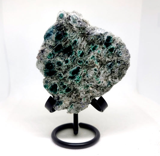 EMERALD IN MATRIX POLISHED FREEFORM 261 g - SUCCESSFUL LOVE