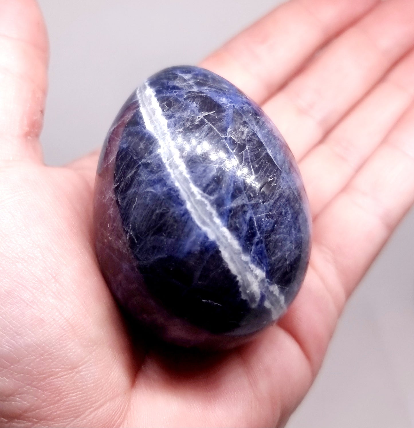 SODALITE POLISHED EGG 148 g - EMOTIONAL WELL BEING