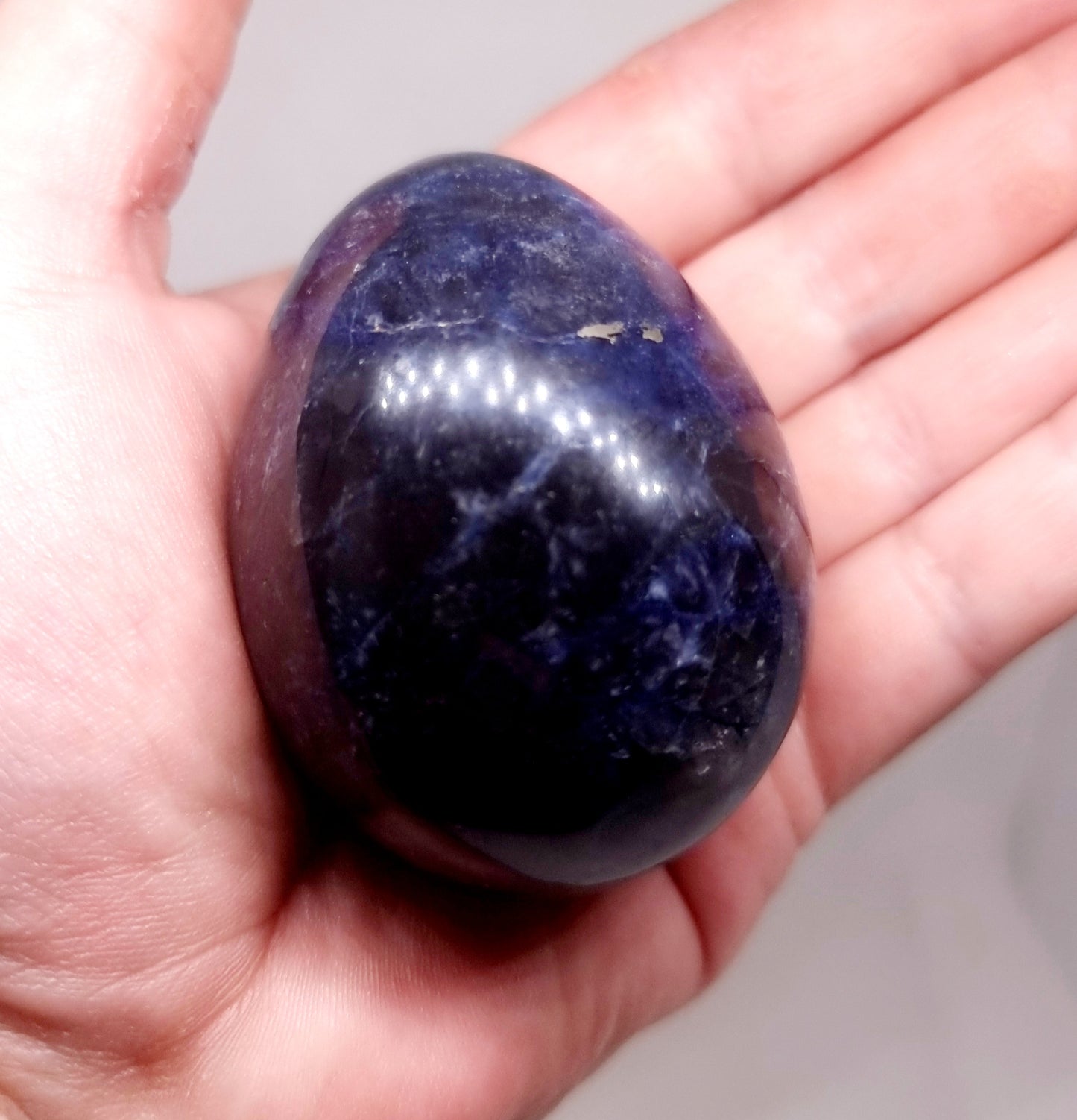SODALITE POLISHED EGG 145 g - EMOTIONAL WELL BEING