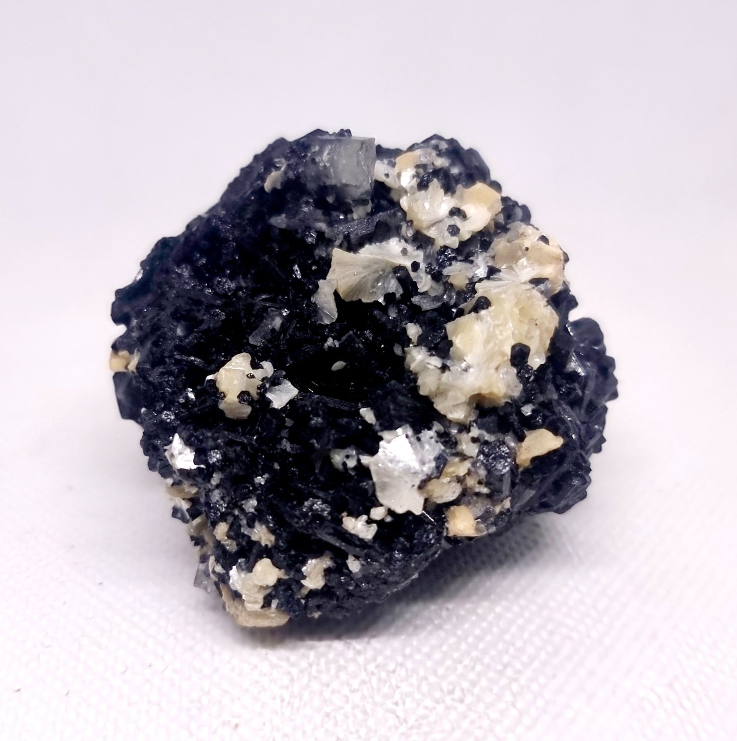 BLACK SCHORL TOURMALINE SPECIMEN 204 g - SHAMANIC PROTECTION