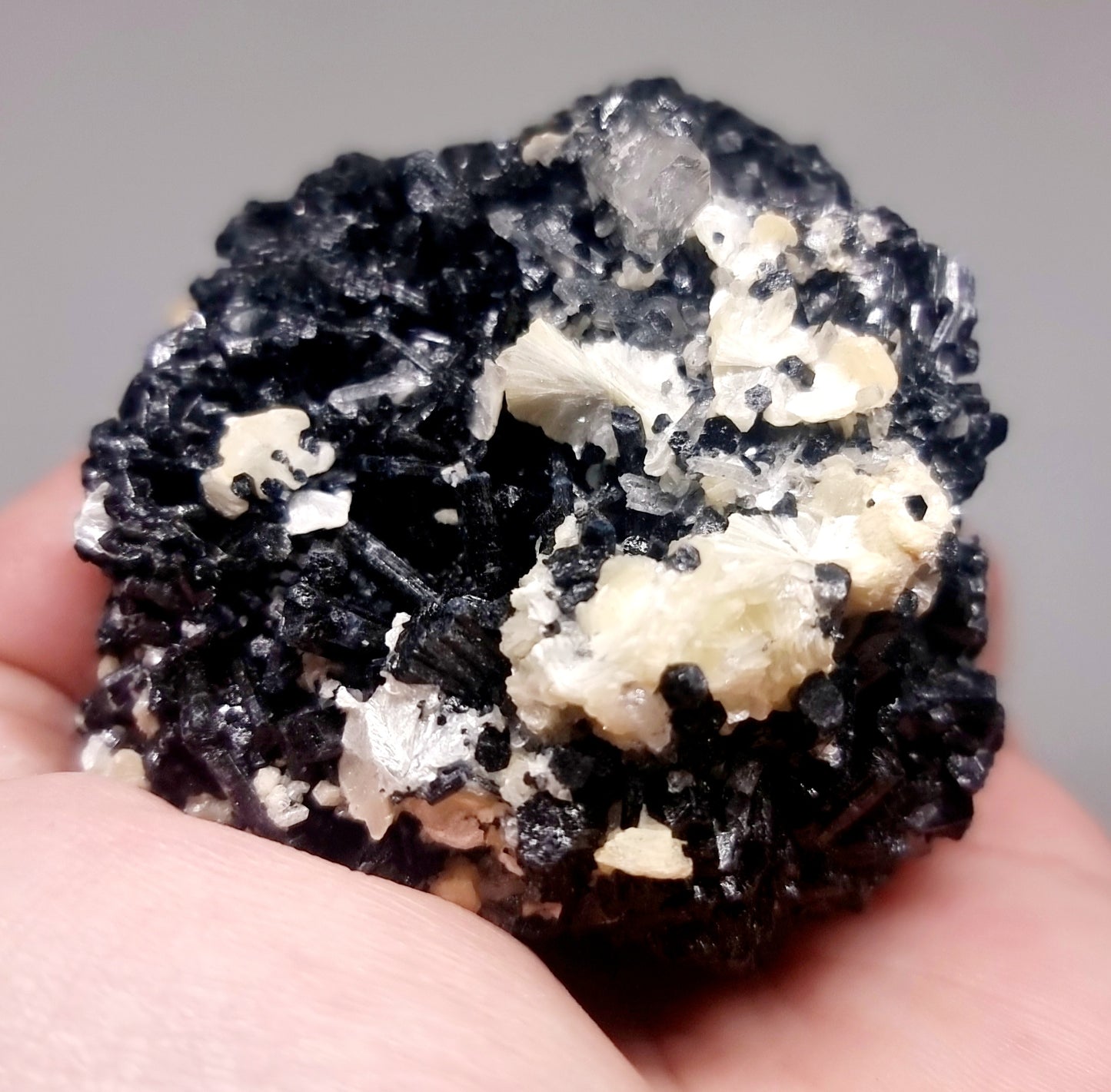 BLACK SCHORL TOURMALINE SPECIMEN 204 g - SHAMANIC PROTECTION