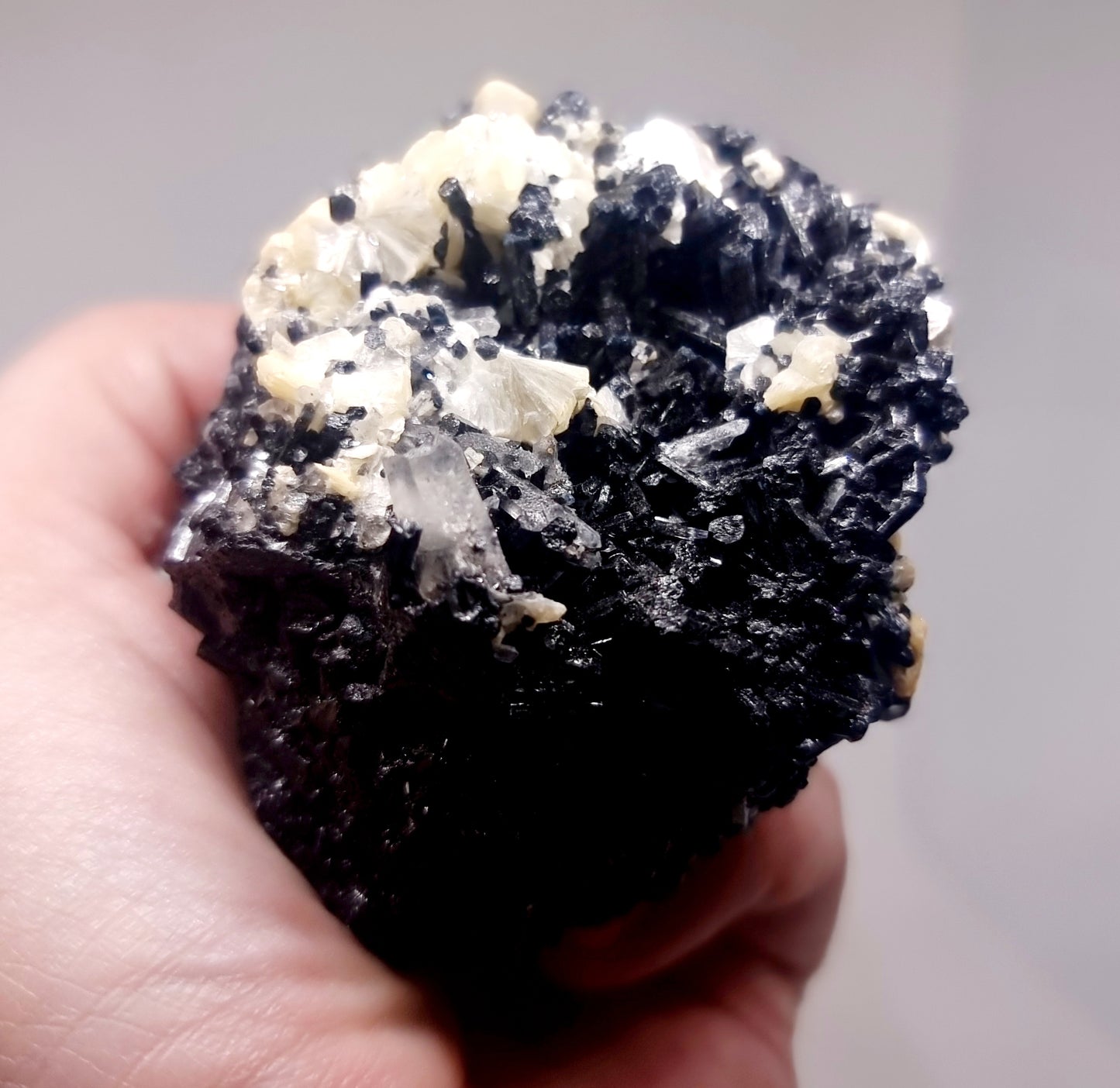 BLACK SCHORL TOURMALINE SPECIMEN 204 g - SHAMANIC PROTECTION