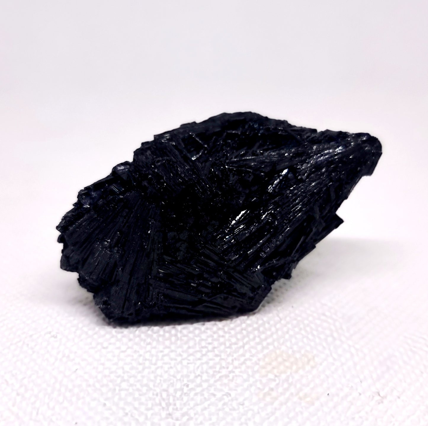 BLACK SCHORL TOURMALINE SPECIMEN 70 g - SHAMANIC PROTECTION
