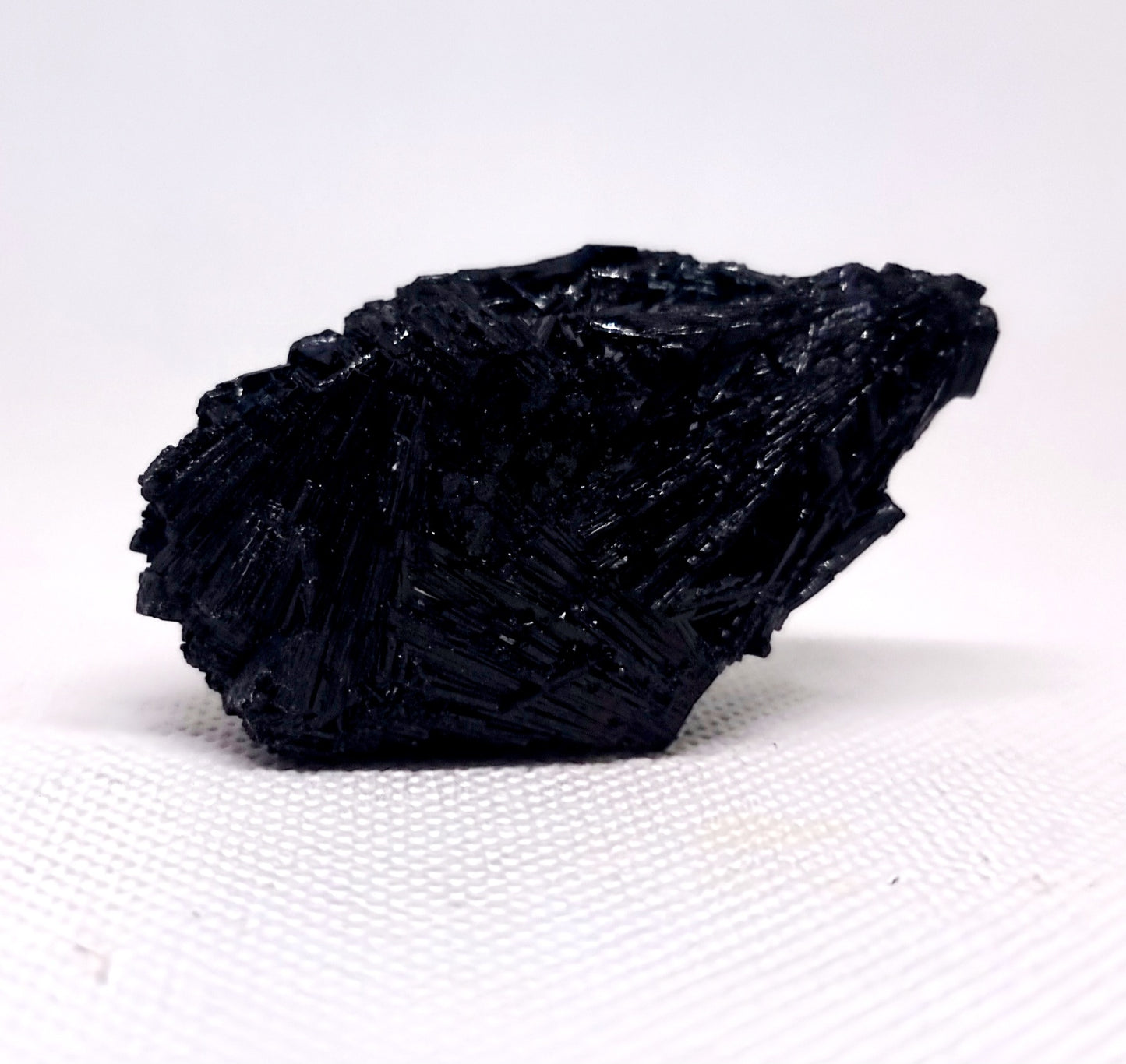 BLACK SCHORL TOURMALINE SPECIMEN 70 g - SHAMANIC PROTECTION