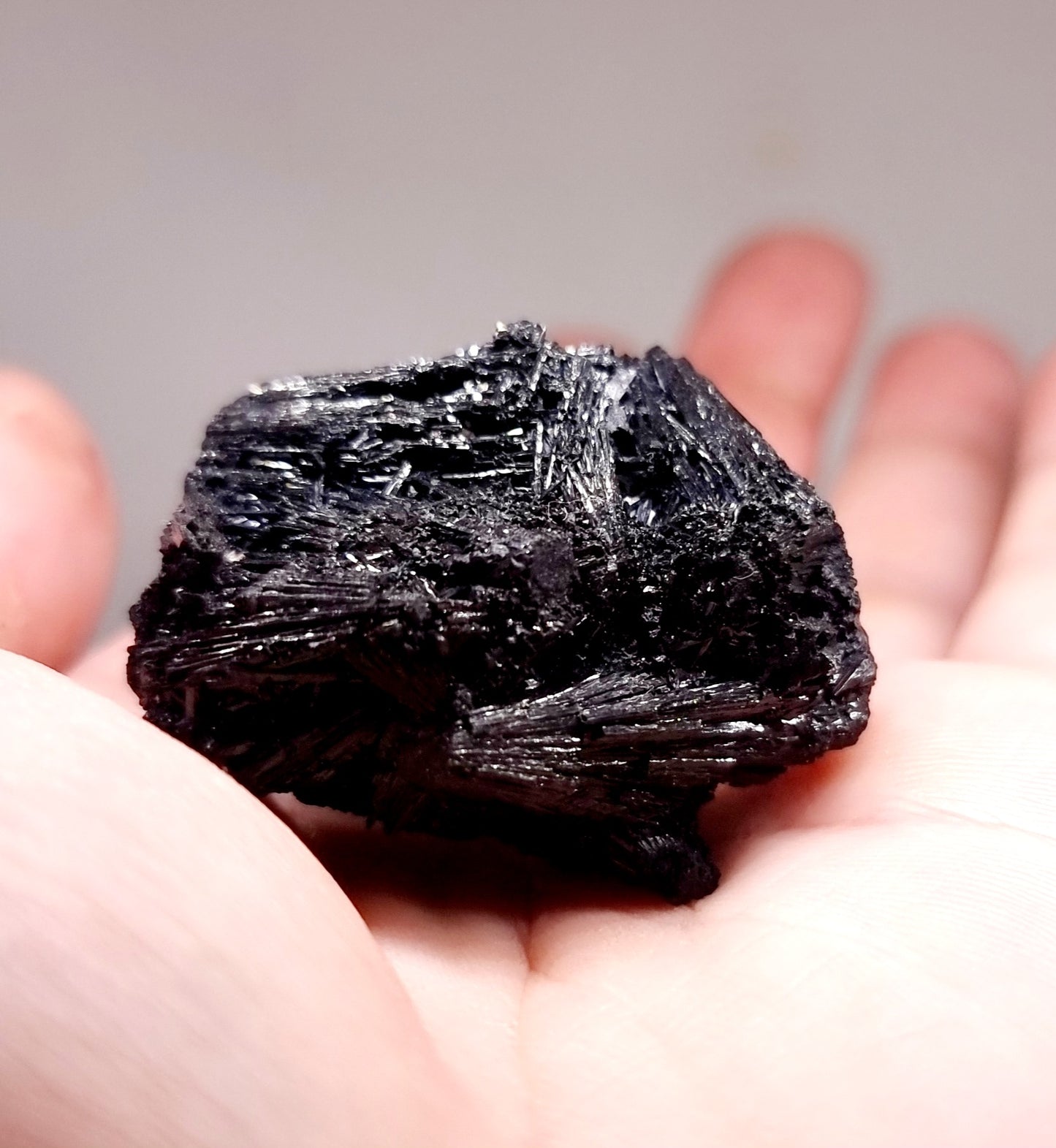 BLACK SCHORL TOURMALINE SPECIMEN 45 g - SHAMANIC PROTECTION