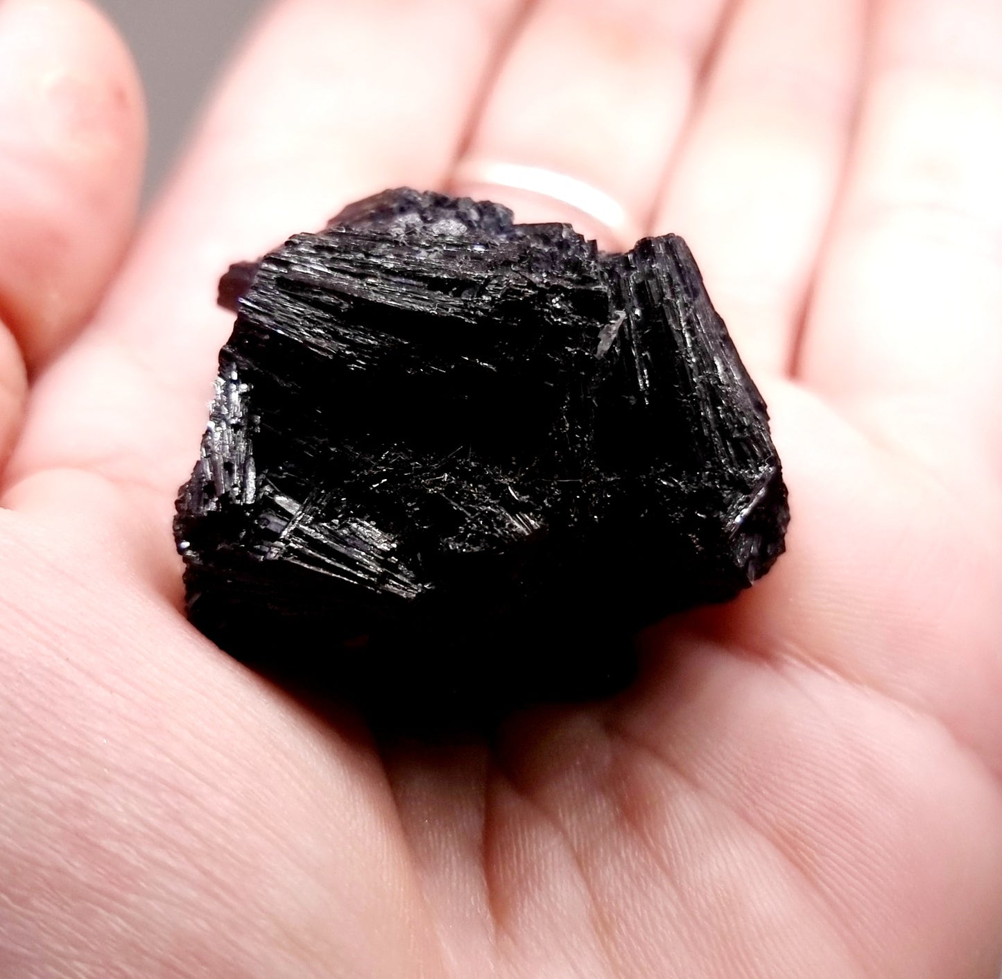 BLACK SCHORL TOURMALINE SPECIMEN 45 g - SHAMANIC PROTECTION