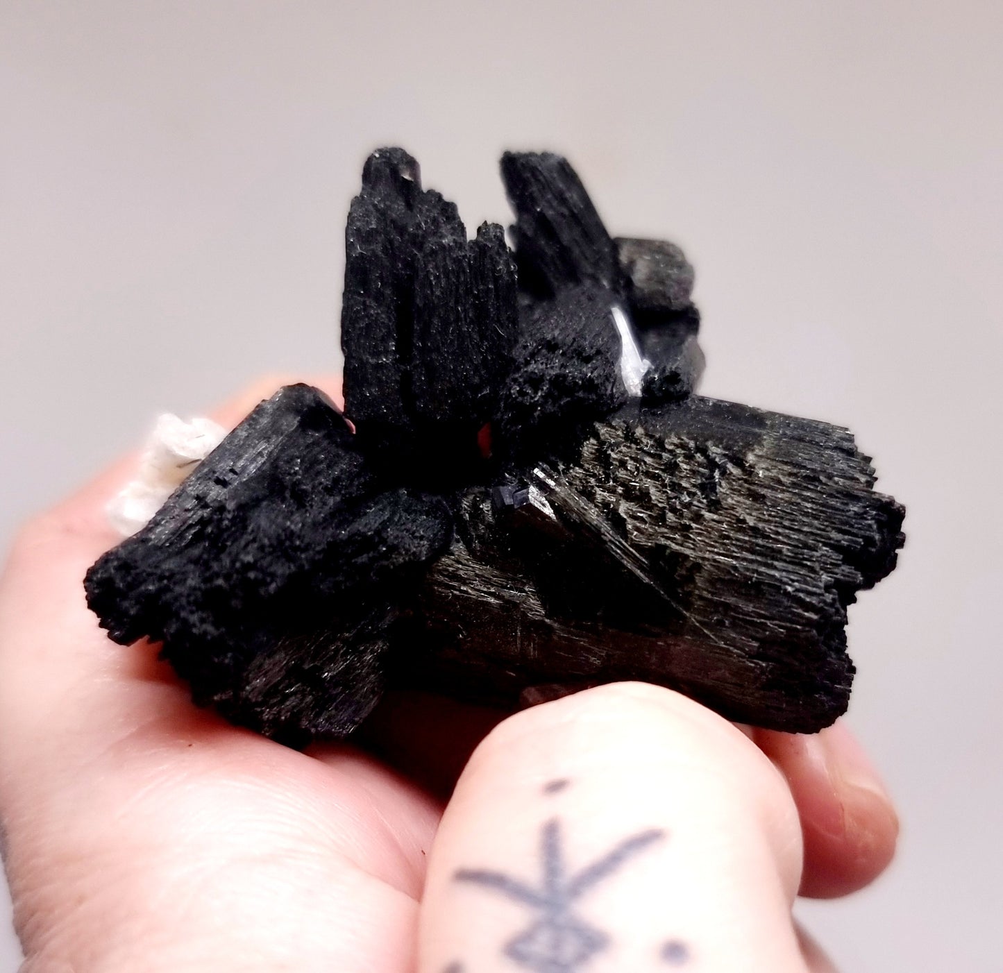BLACK SCHORL TOURMALINE SPECIMEN 57 g - SHAMANIC PROTECTION