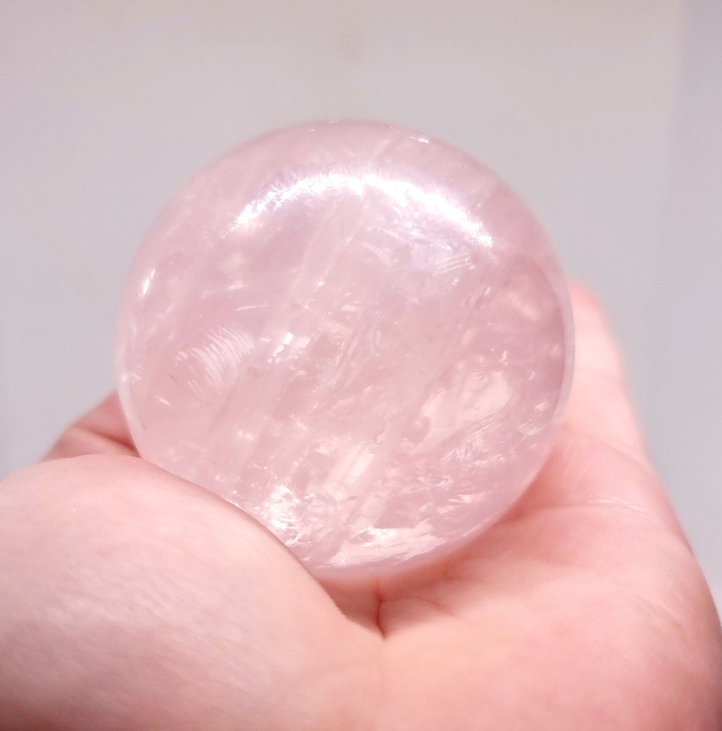 ROSE QUARTZ WITH STAR ASTERISM POLISHED SPHERE 5 cm ( 251g )- LOVE