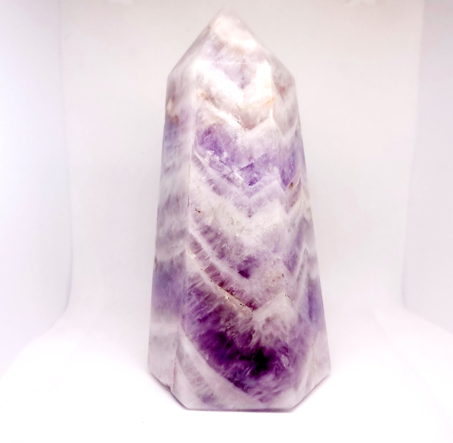 POLISHED CHEVRON DREAM AMETHYST TOWER 17.5 cm - INTUITION
