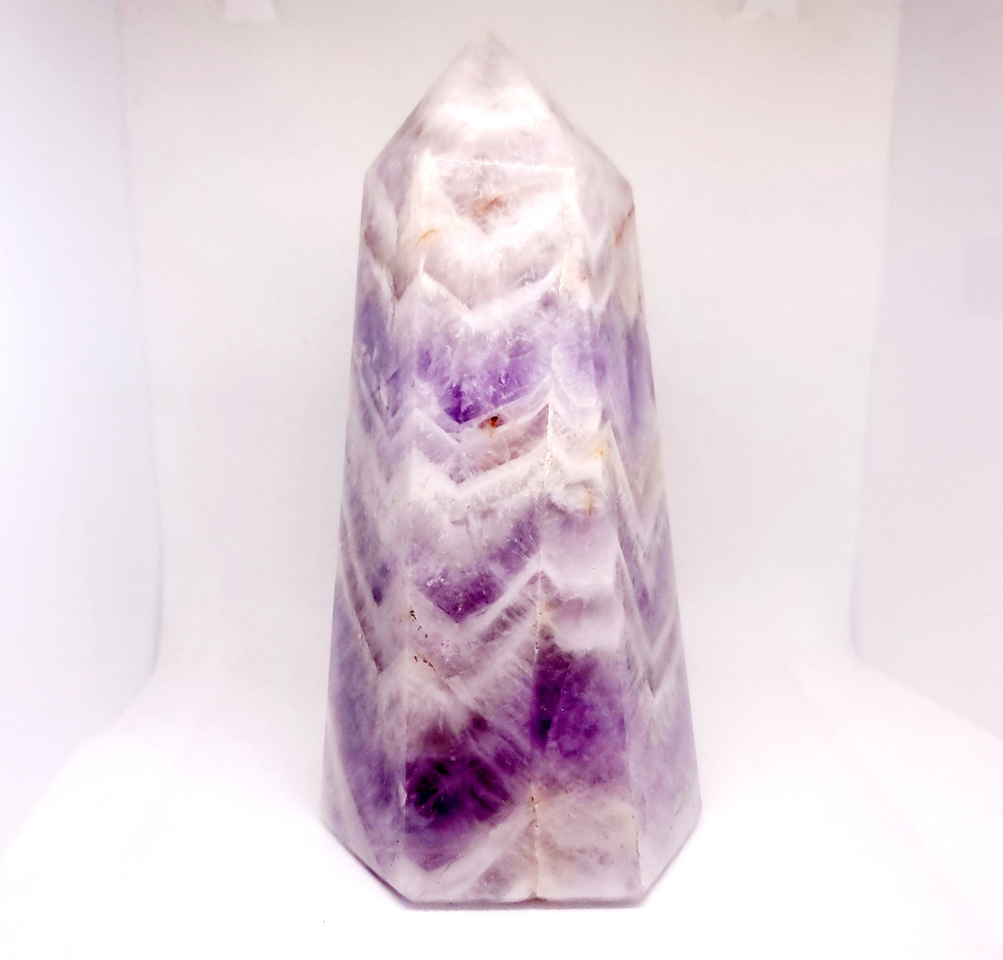 POLISHED CHEVRON DREAM AMETHYST TOWER 17.5 cm - INTUITION