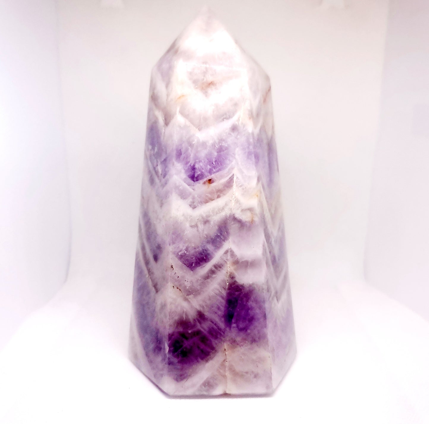 POLISHED CHEVRON DREAM AMETHYST TOWER 17.5 cm - INTUITION