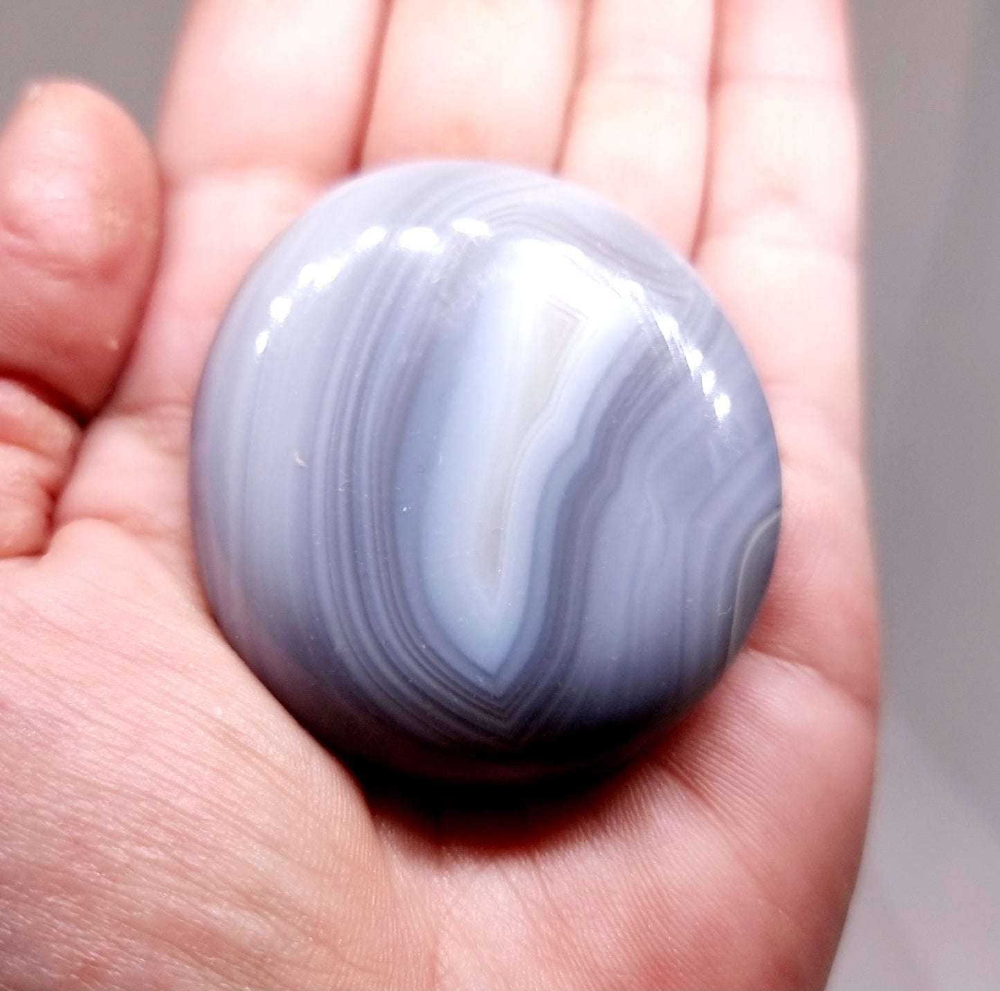 BANDED AGATE POLISHED PALM STONE 65 g - AURA PROTECTION