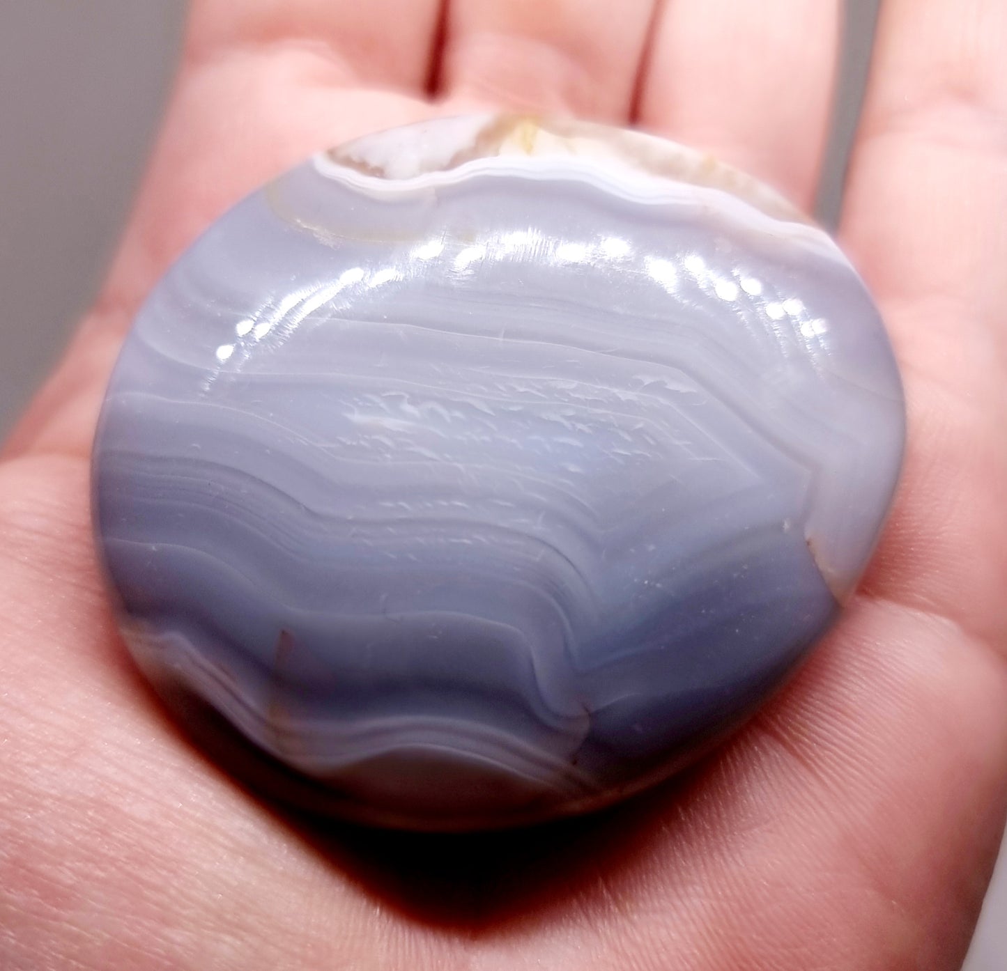 BANDED AGATE POLISHED PALM STONE 78 g - AURA PROTECTION