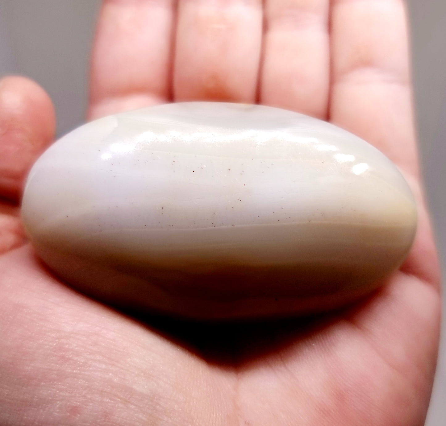 BANDED AGATE POLISHED PALM STONE 97 g - AURA PROTECTION