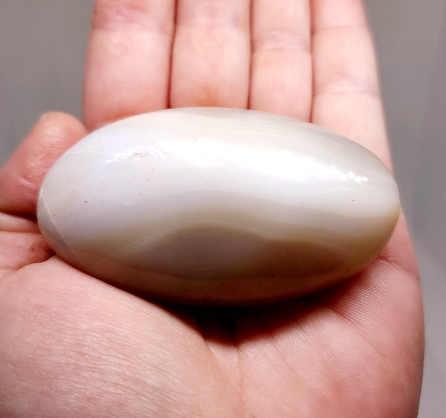 BANDED AGATE POLISHED PALM STONE 97 g - AURA PROTECTION
