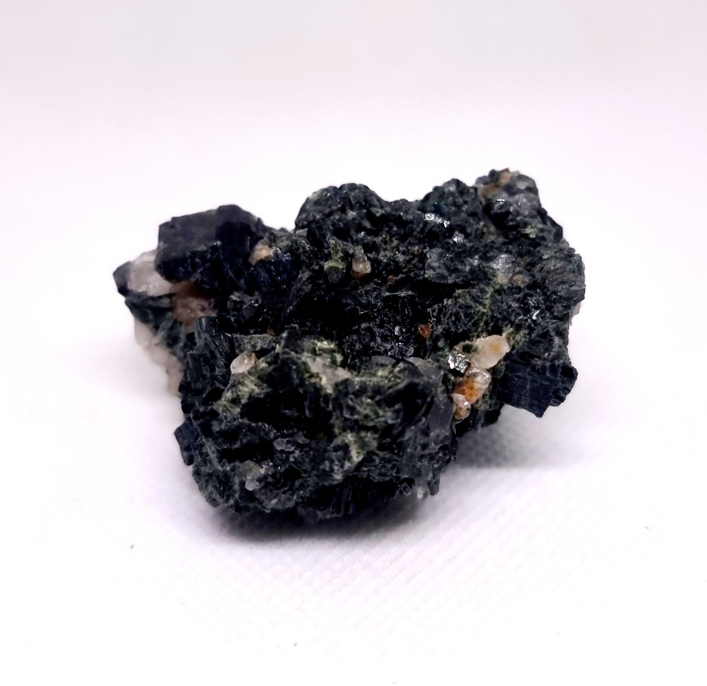 GREEN ACTINOLITE CLUSTER IN QUARTZ MATRIX 70 g - PSYCHIC SHIELD