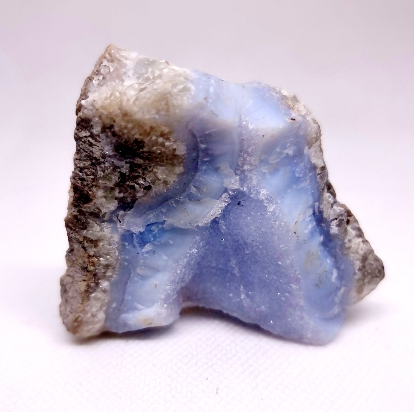 BLUE LACE AGATE GEODE 107 g - SERENITY, COMMUNICATION & INNER CALM