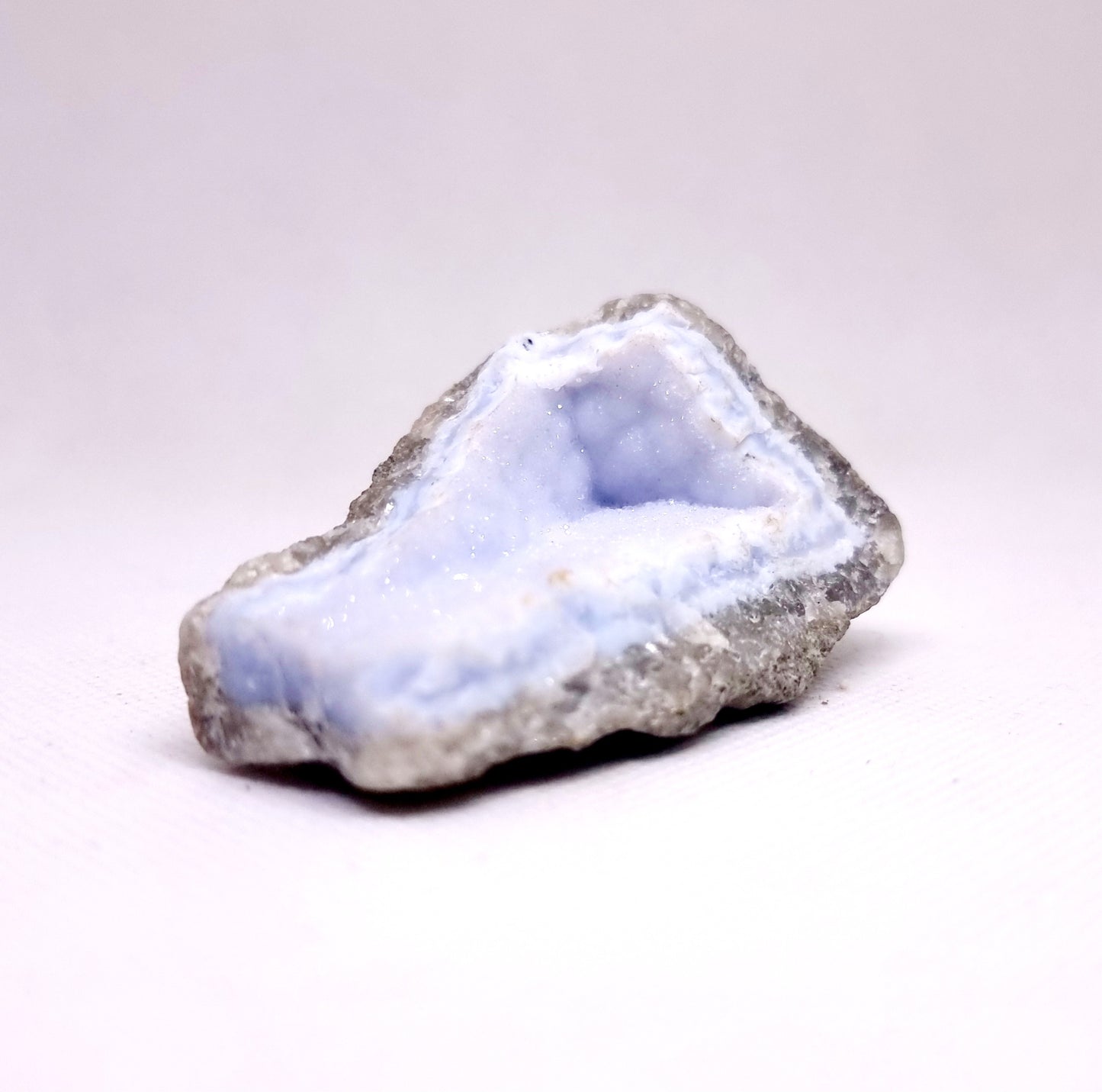 BLUE LACE AGATE GEODE 96 g - SERENITY, COMMUNICATION & INNER CALM