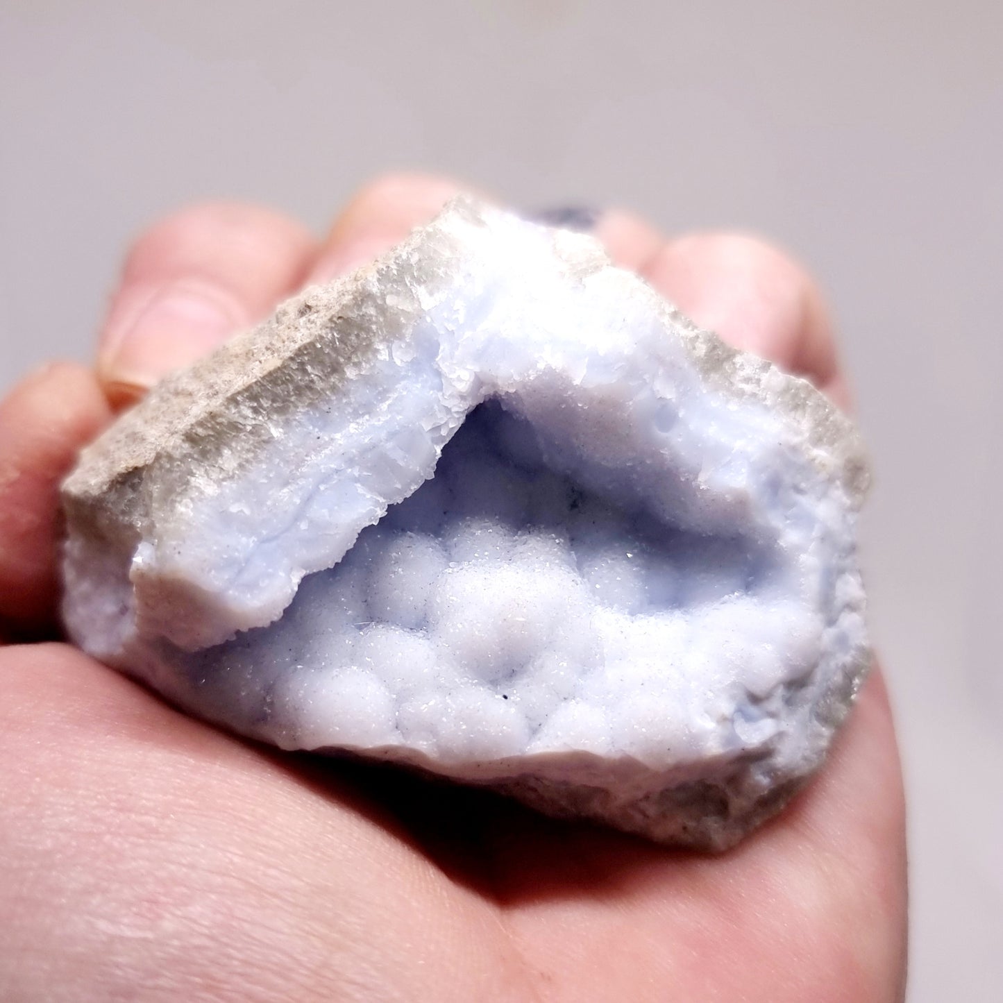 BLUE LACE AGATE GEODE 89 g - SERENITY, COMMUNICATION & INNER CALM