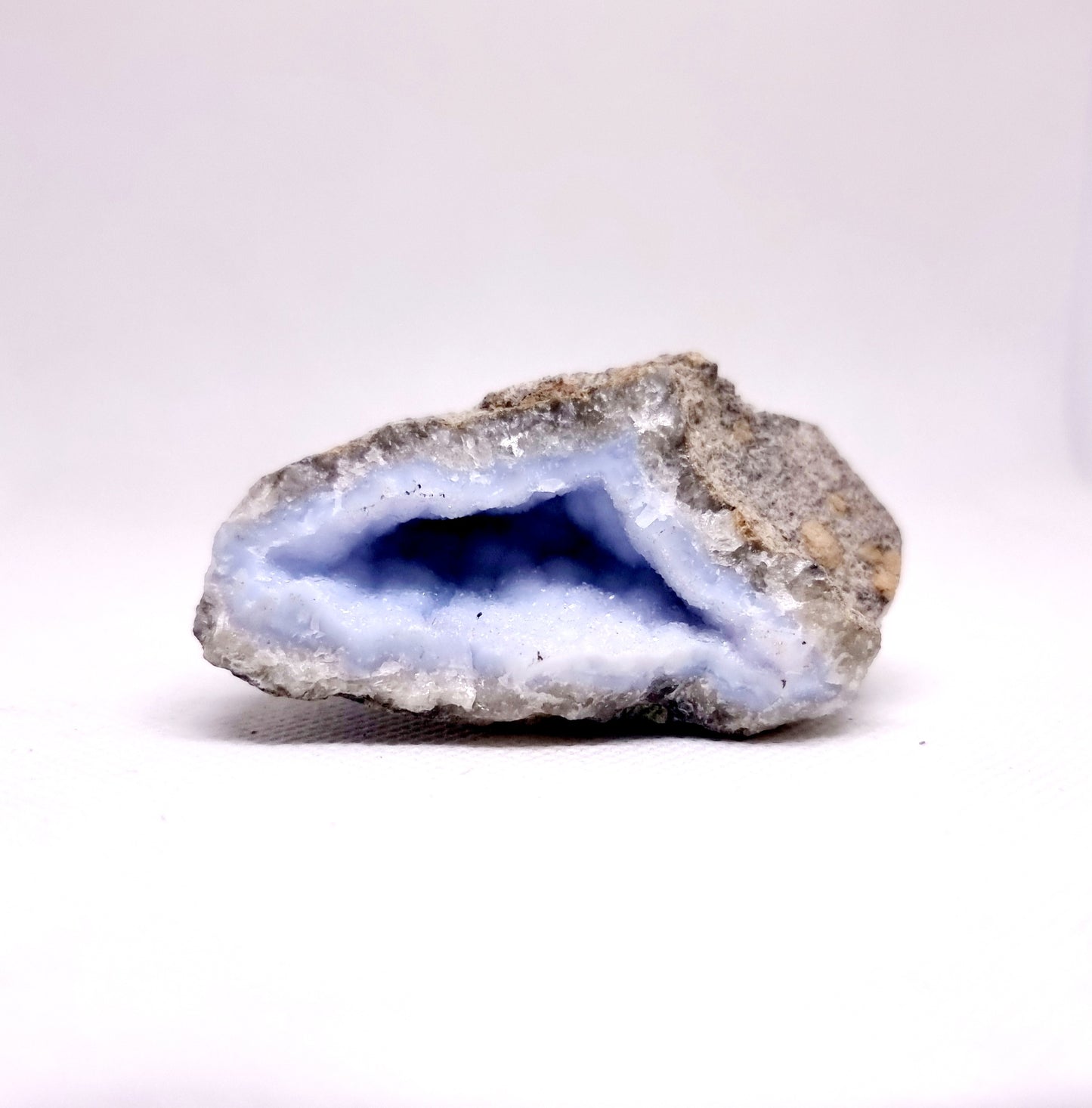 BLUE LACE AGATE GEODE 106 g - SERENITY, COMMUNICATION & INNER CALM
