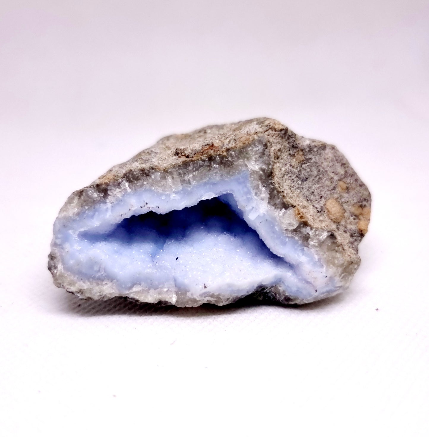 BLUE LACE AGATE GEODE 106 g - SERENITY, COMMUNICATION & INNER CALM