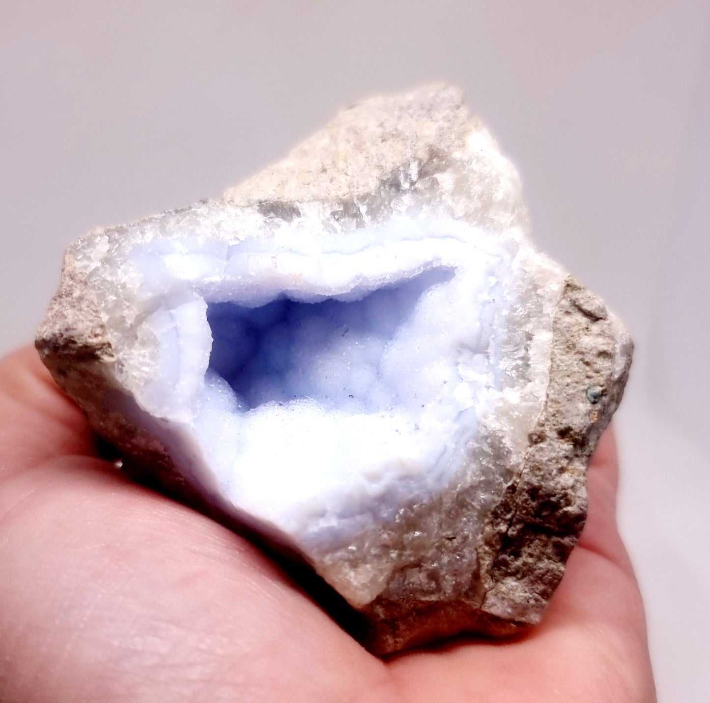 BLUE LACE AGATE GEODE 145 g - SERENITY, COMMUNICATION & INNER CALM