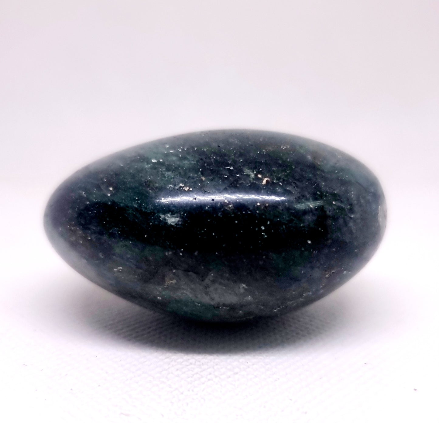 GREEN FUCHSITE QUARTZ POLISHED GALLET 160 g - ABUNDANCE
