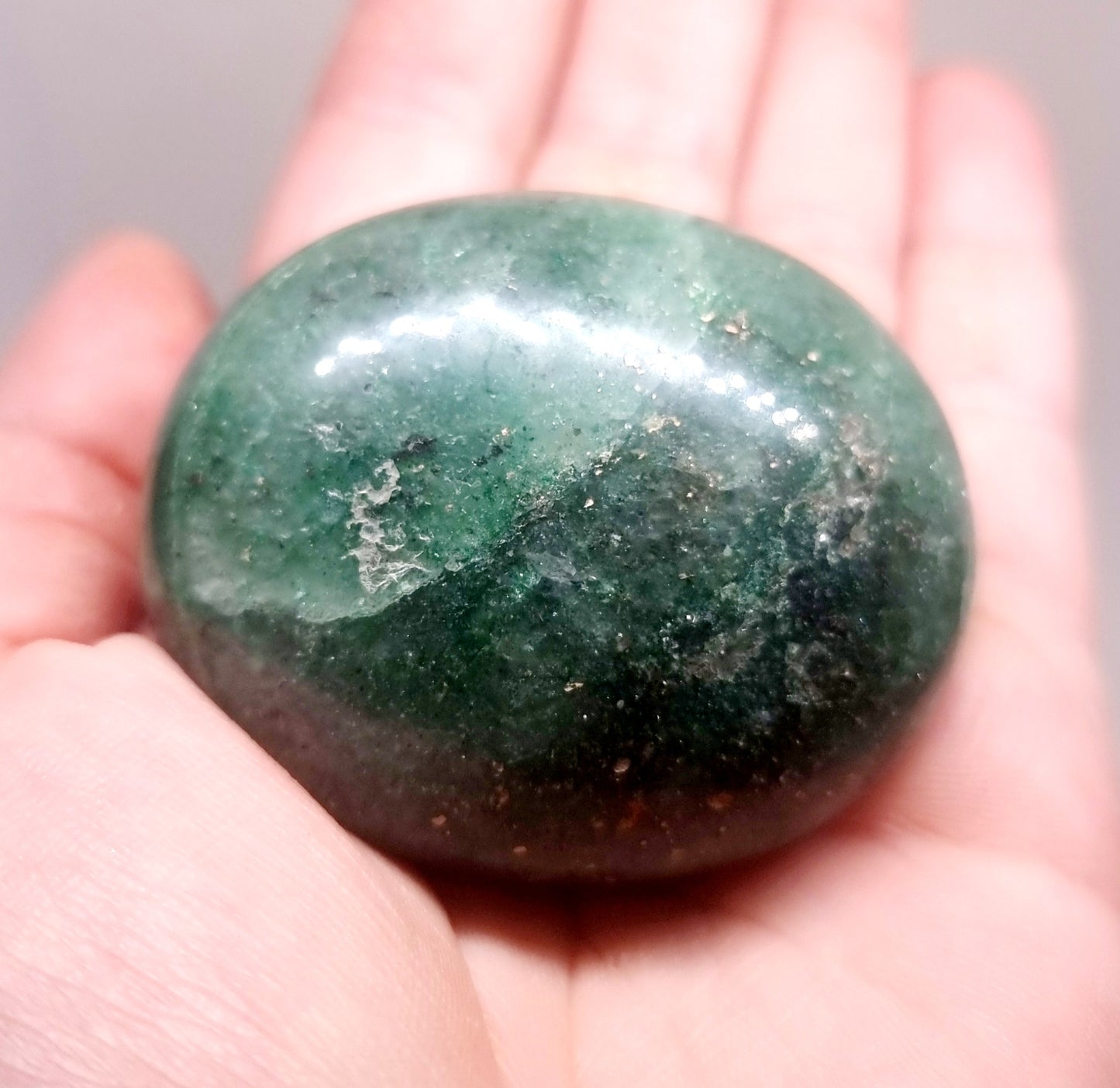 GREEN FUCHSITE QUARTZ POLISHED GALLET 106 g - ABUNDANCE