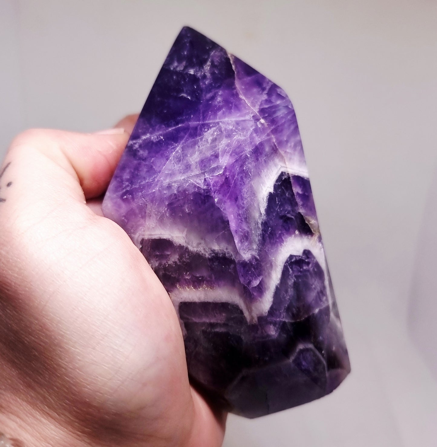 CHEVRON AMETHYST POLISHED TOWER 11.5 cm ( 432 g ) - INTUITION