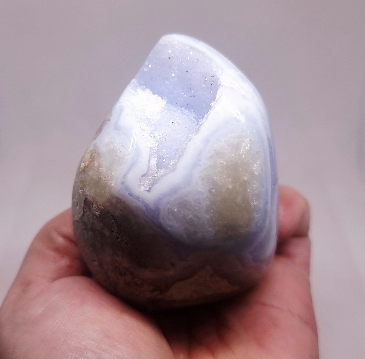 BLUE LACE AGATE GEODE POLISHED FREE FORM 265 g - COMMUNICATION & COURAGE