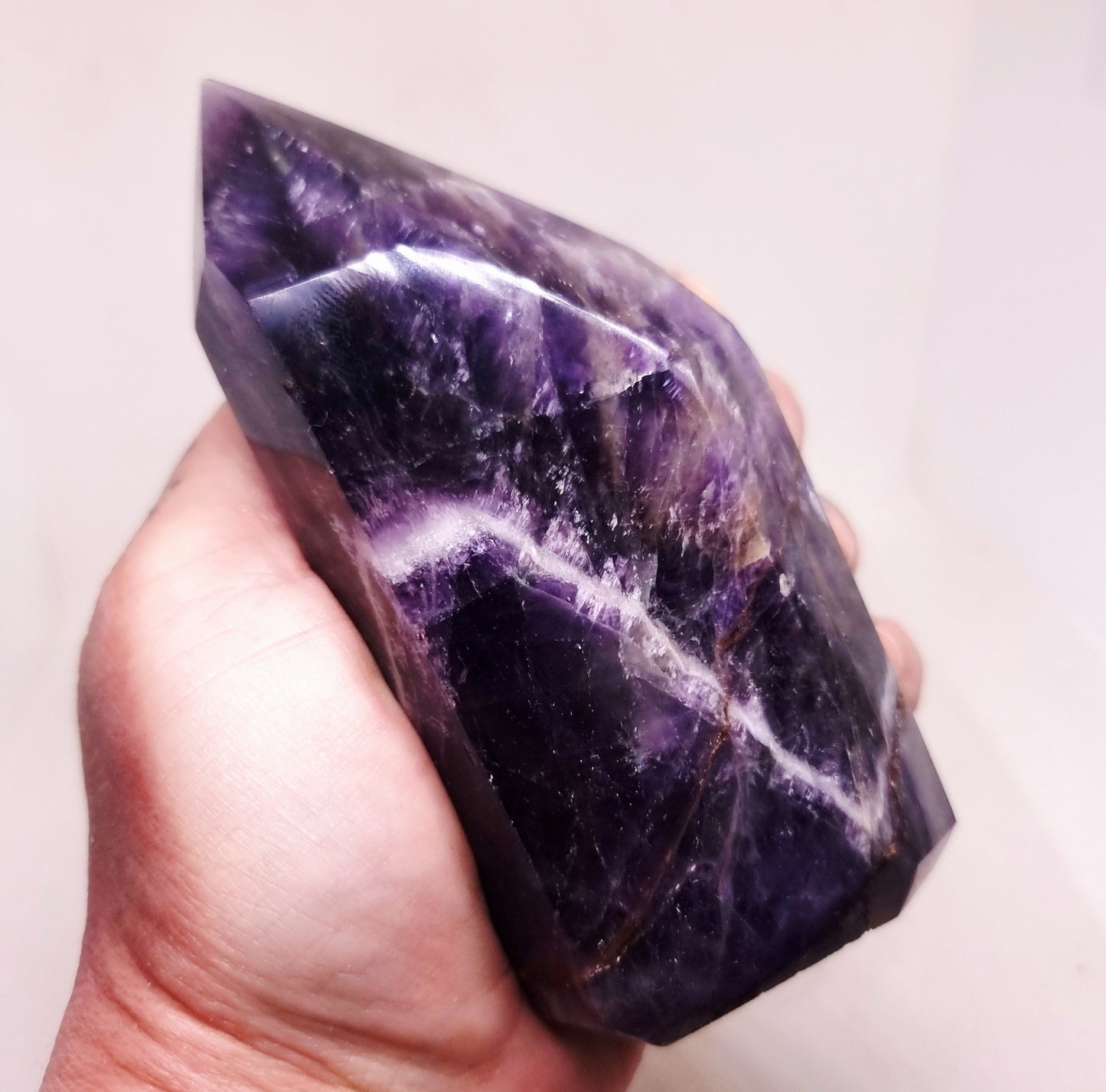 CHEVRON AMETHYST POLISHED TOWER POINT 370 g - INTUITION